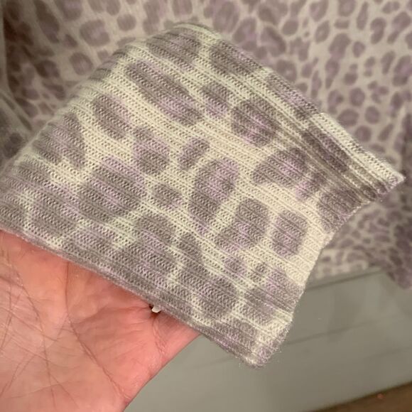 360 Cashmere purple leopard print animal print lightweight sweater sweater small - Picture 5 of 8